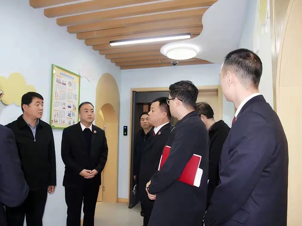 扶风县委常委政法委书记张万峰一行到县检察院调研指导