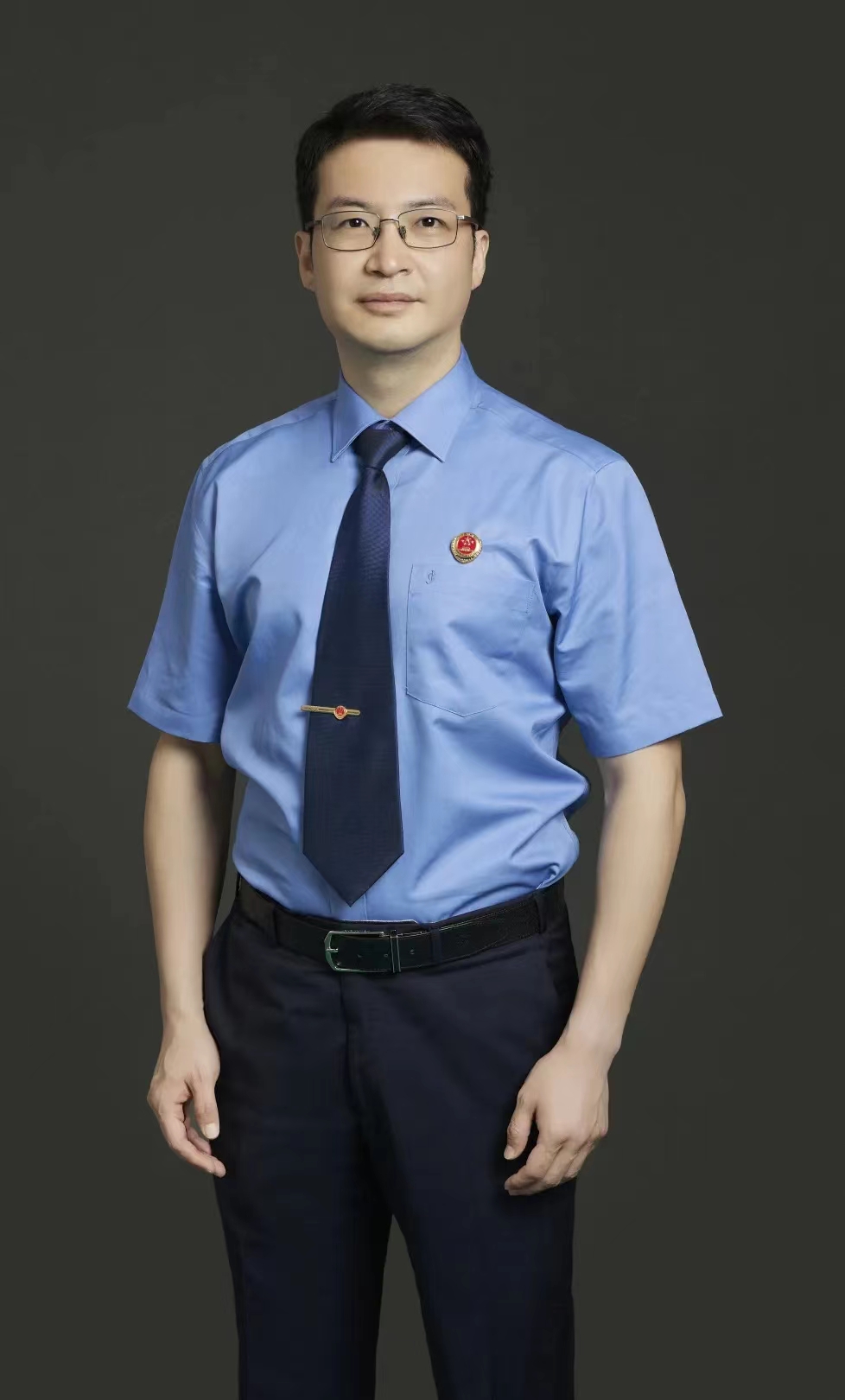 葛峰，男，1980年9月生，研究生，现任西安市阎良区人民检察院党组书记、