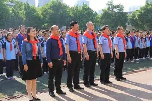 https://p9.toutiaoimg.com/img/pgc-image/4135cb31e057483789e11734eedfc415~tplv-tt-shrink:640:0.jpg