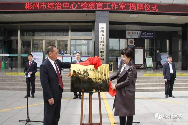 https://p26.toutiaoimg.com/img/pgc-image/70c54b96995d4baaa41aaf90ed03b590~tplv-tt-shrink:640:0.jpg