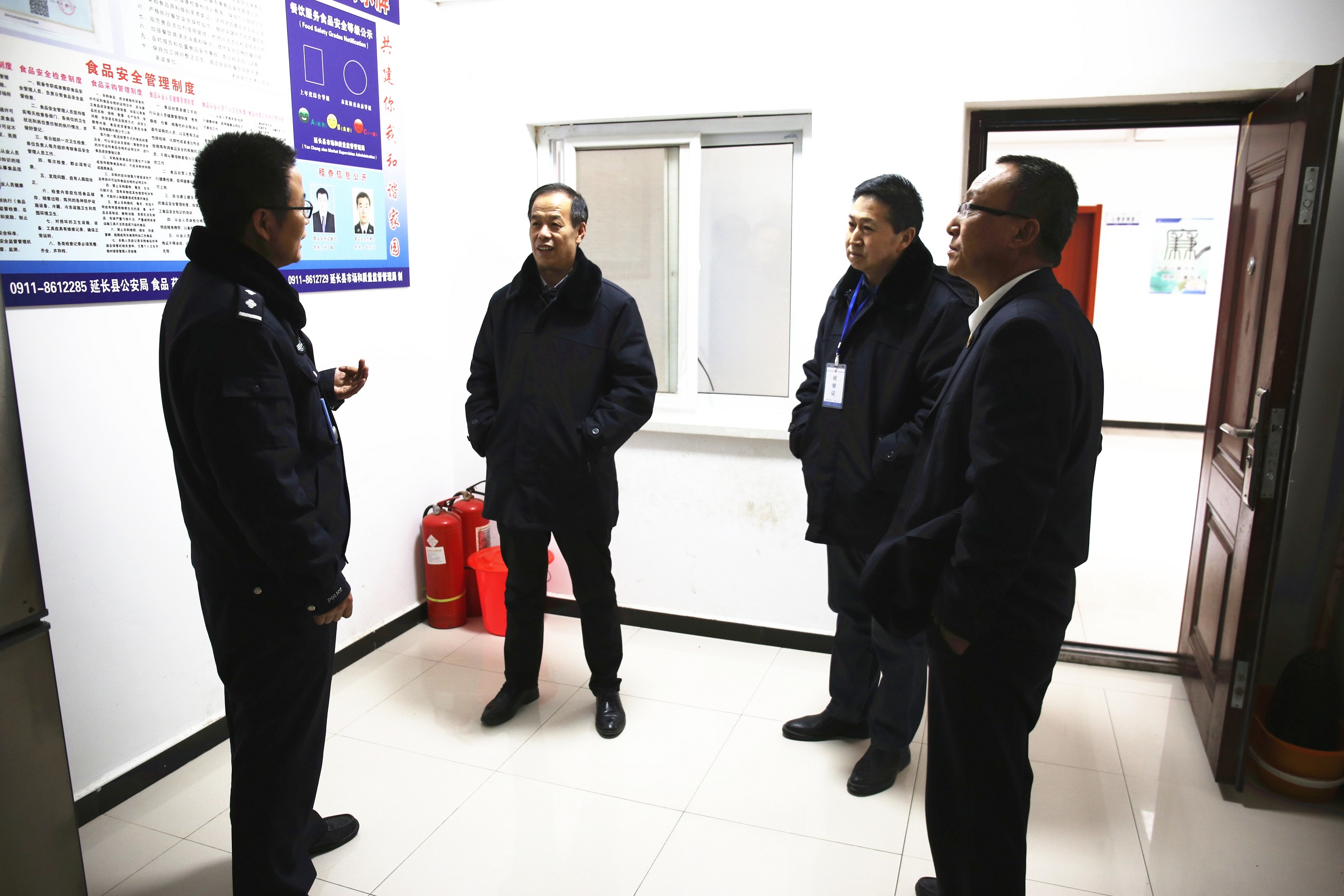 延长检察:检察长深入看守所开展节前安全大检查